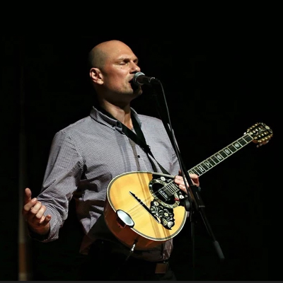 דיוניסיס תאודורו – בוזוקי גרוב מביאים את השמח של יוון